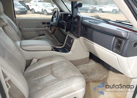 2005 Cadillac Escalade Esv Platinum Edition z USA, uszkodzony, nr VIN 3GYFK66N75G249211